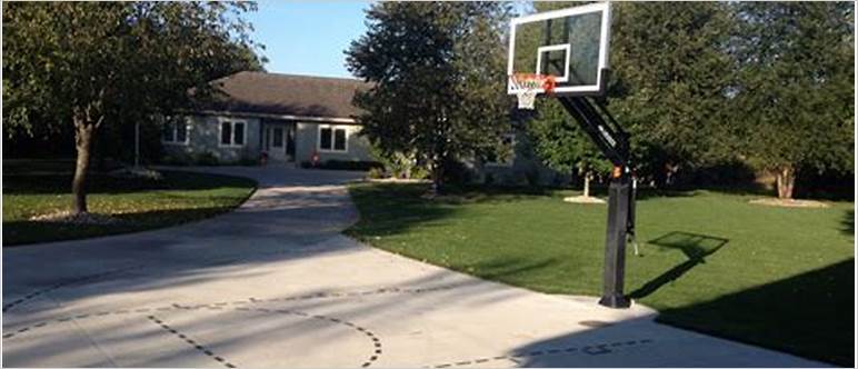 Basketball goal for driveway